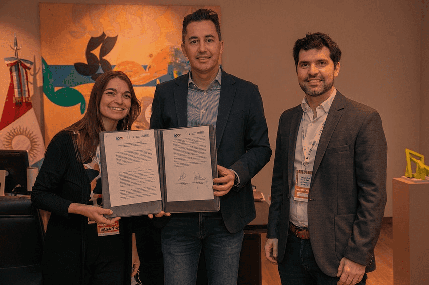 Fotos de la firma de convenios
